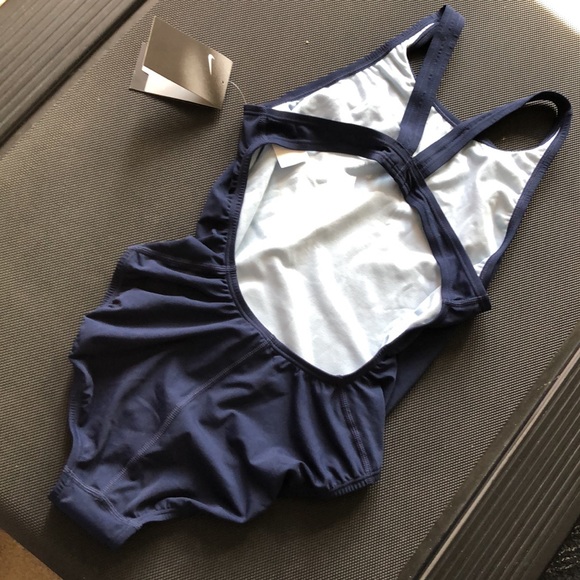 NIKE (10) One piece swimwear - Picture 7 of 13
